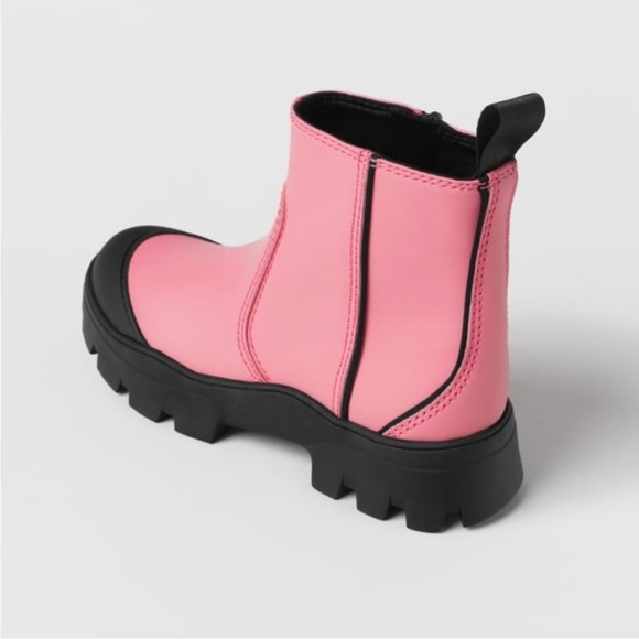 ZARA Girls Rubberized Pink/Black Ankle Boots - Picture 2 of 7
